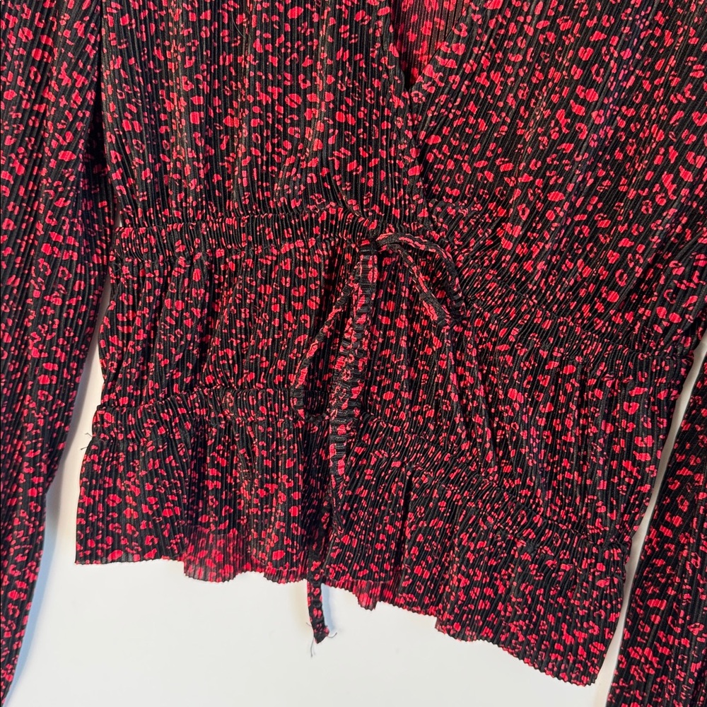 Zara Black and Red Patterned Long Sleeve Crinkle Blouse Size Small